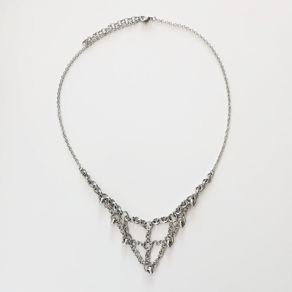 Gothic V-shaped silver chain mail necklace ✦ Medieval princess necklace ✦ - Picture 3 of 8